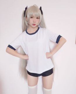 江岸美妞气质好的很