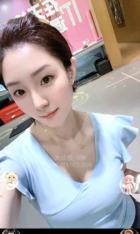 天河性感肥臀姐姐