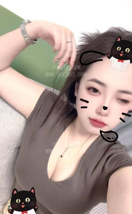 青岛风骚炮架子小少妇