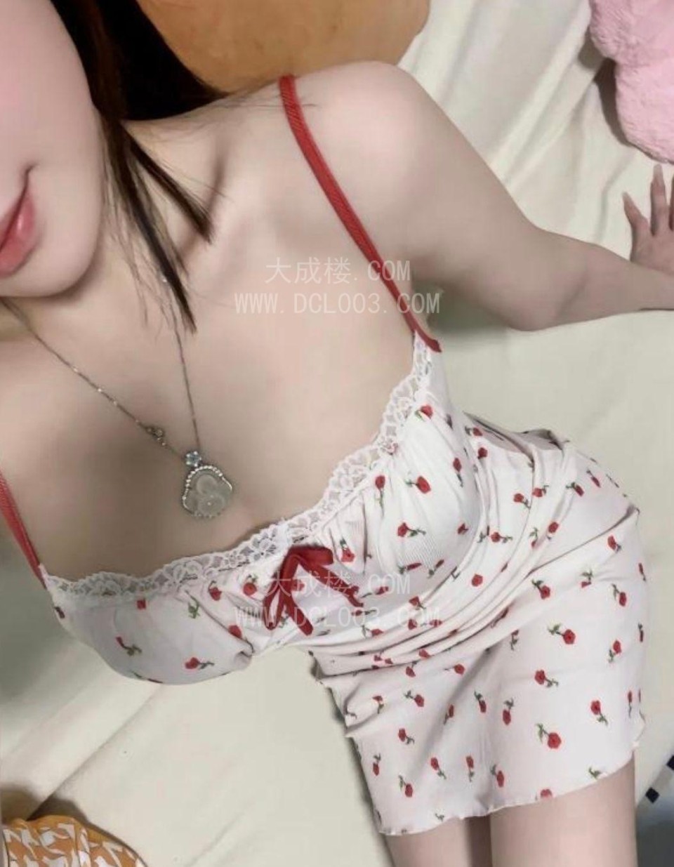 白嫩大奶小妹