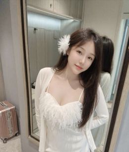 朝阳肤白貌美颜值妹子