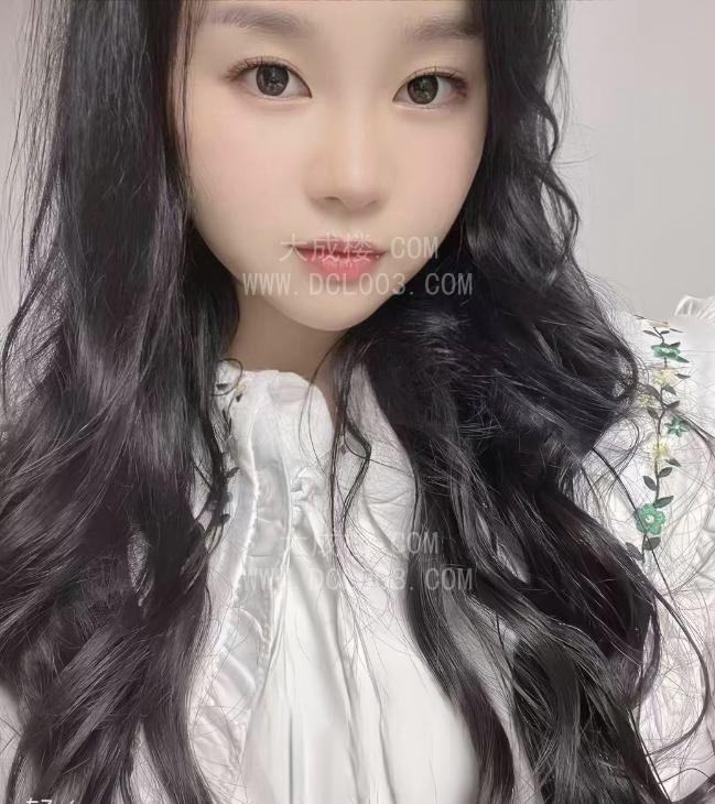 20岁微胖嫩妹