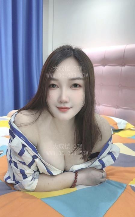 白云美乳居家少妇