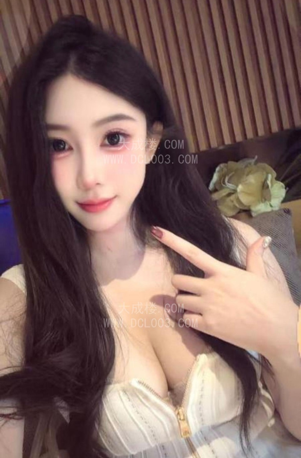 闵行肤白貌美性感美乳老师