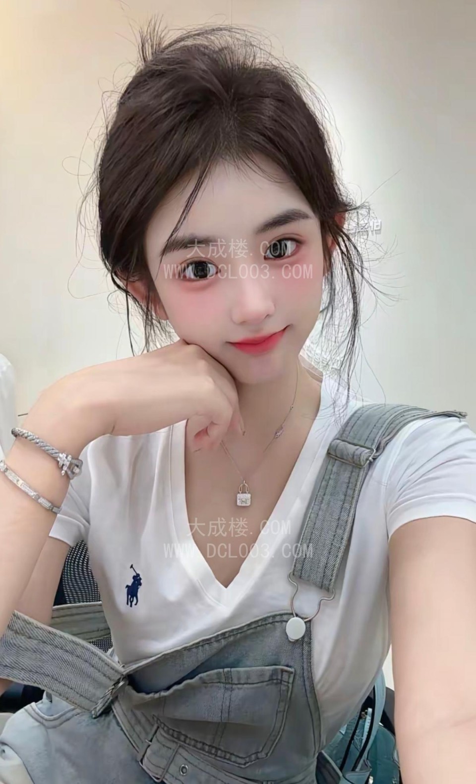 南京甜美白嫩大二学生妹