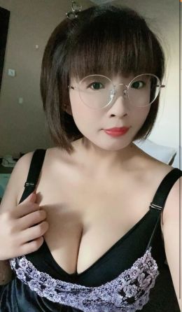 乌鲁木齐大胸眼镜妹小媳妇